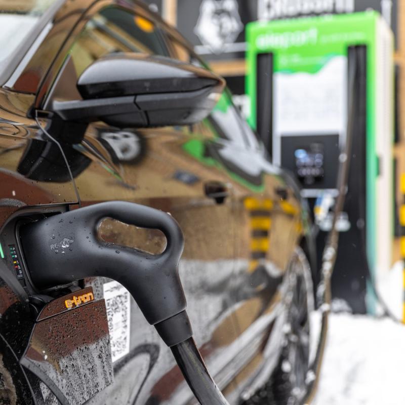 Diskusija “Elektroauto attīstība – vai tas mainīs veidu kā dzīvojām līdz šim?”