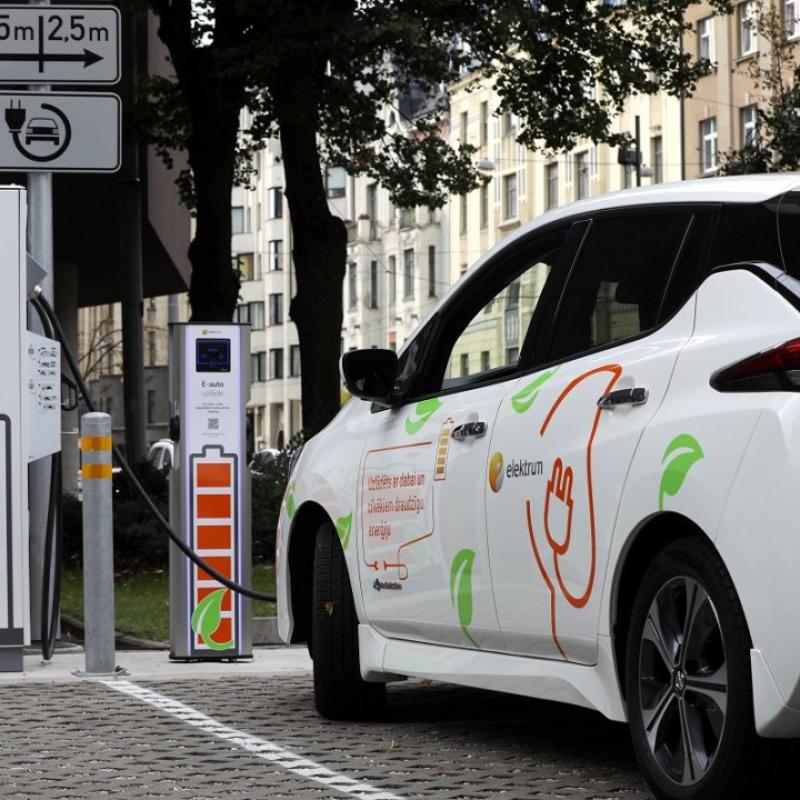 Diskusija "Kad katrā ģimenē Latvijā būs elektroauto?"