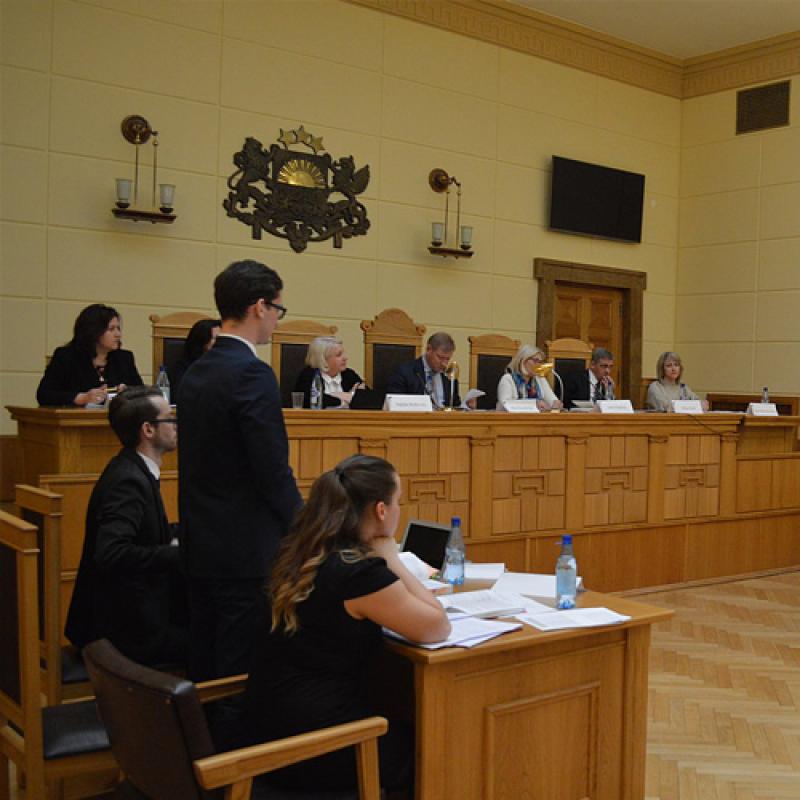 Tiesas process "Tiesas procesa izspēle tiešsaistē"