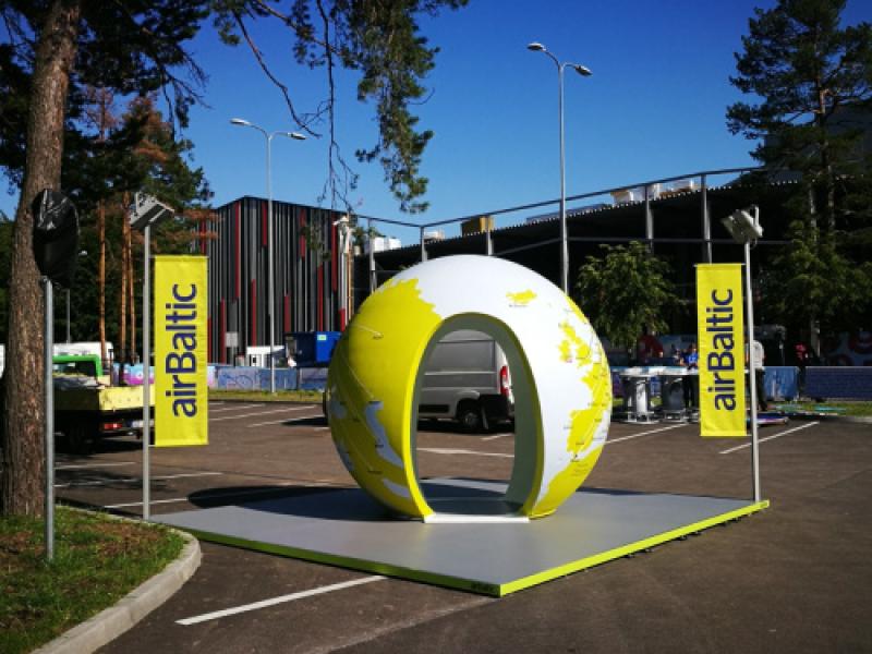 Fotoglobuss "Debesīs kopā ar airBaltic"