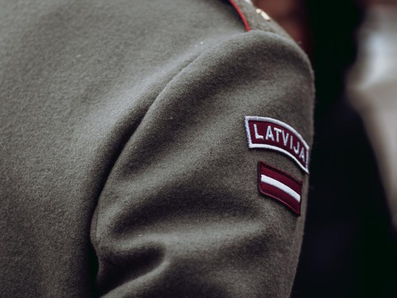 Saruna "Karavīrs. Brīvprātīgais karavīrs. Brīvprātīgais."