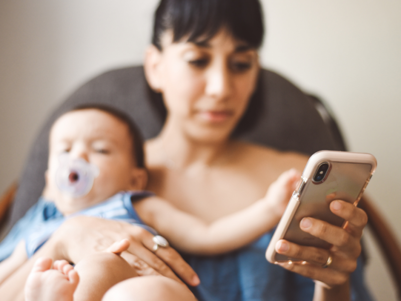 Diskusija "Mammu, ko saka telefons - es tagad gribu ēst vai gulēt?"