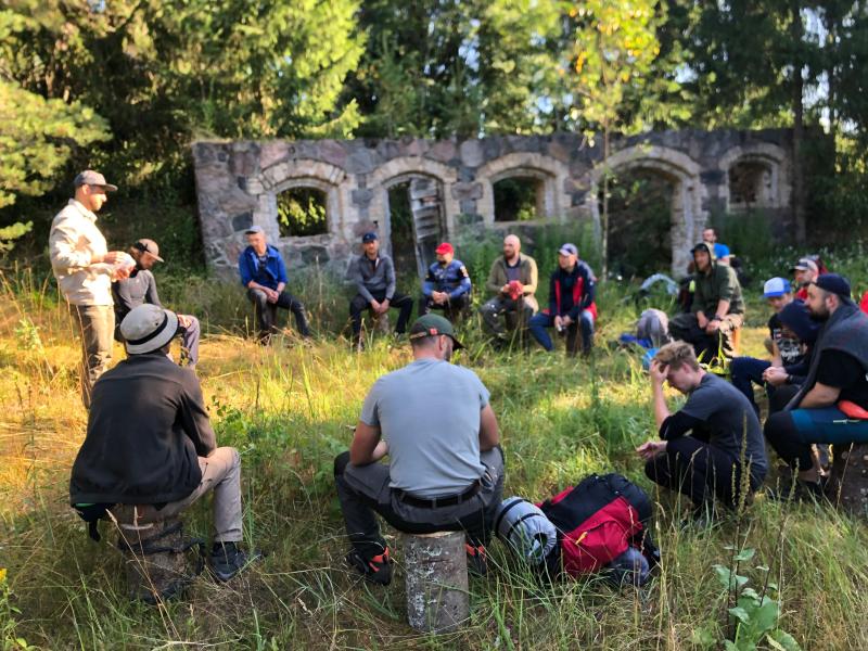 No sporta bāra līdz vīru grupai: kāpēc vīriešiem vajag kopienu?
