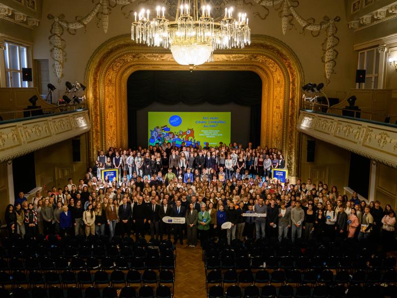 Eiropas Parlamenta Vēstnieku skolu izlaidums 2025 - jauniešu politiskās idejas Latvijai un Eiropai