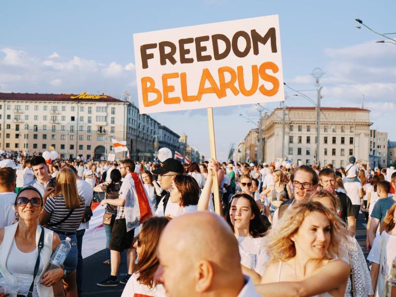 Saruna “Baltkrievija: aiz skatuves. Pieredzes stāsti.”