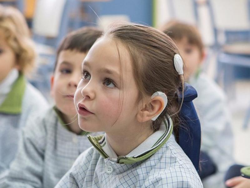 Saruna "Bērni ar dzirdes traucējumiem un izglītība tehnoloģiju laikmetā"