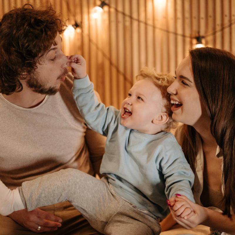Diskusija "Pazīmes, kas liecina: tu esi mūsdienām atbilstoša mamma un tētis"