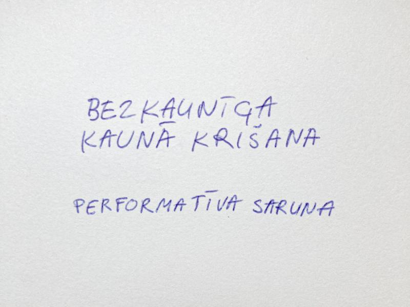 Bezkaunīga kaunā krišana - performatīva saruna