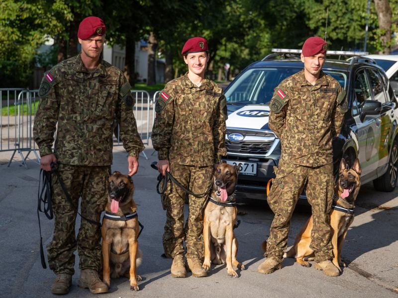 Praktiska demonstrācija “Suņi dienestā – karavīru sabiedrotie”