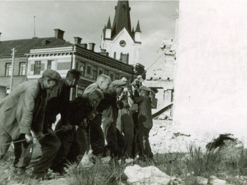 Saruna “Privātuma apspiešana un personas brīvība”