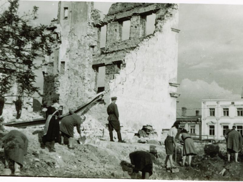 Saruna “Ienaidnieka tēla radīšana”