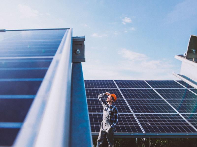 Saruna "Kaimiņš ražo koka karotes, es ražoju elektrību! Kā "neieberzties" ar saules paneļiem?"