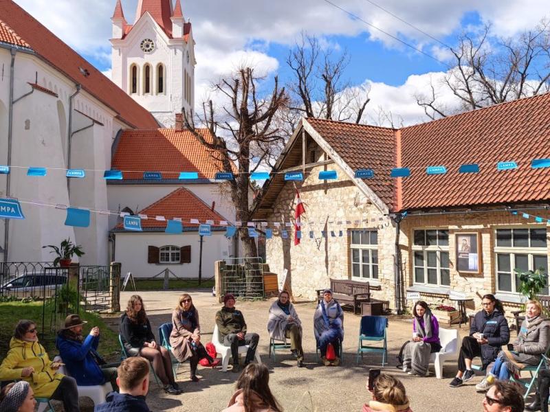 Sarunu skolas LAMPA Dialogu apļi