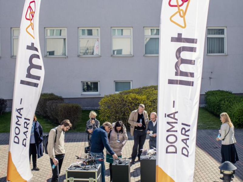 Diskusija "Vai nākotnē dronus debesīs redzēsim biežāk nekā putnus?"