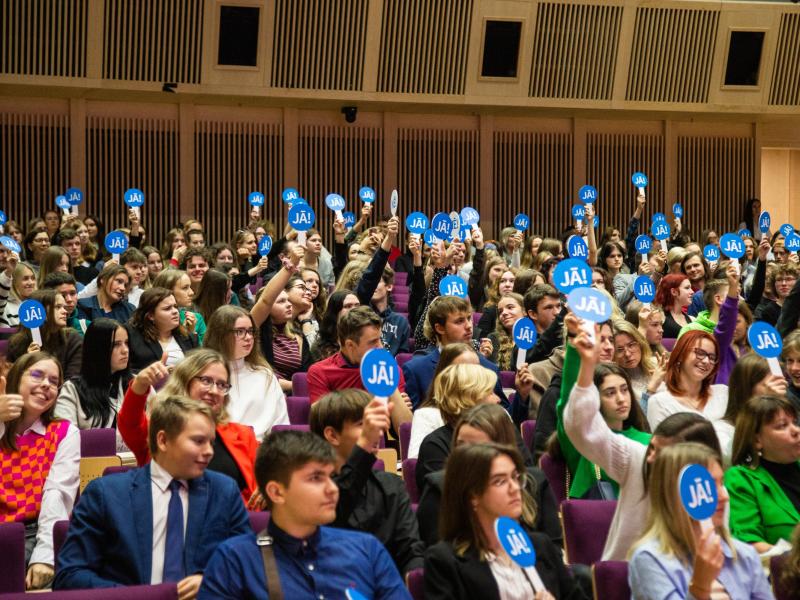 Saruna "Vai ir vērts vēlēties vēlēt?"