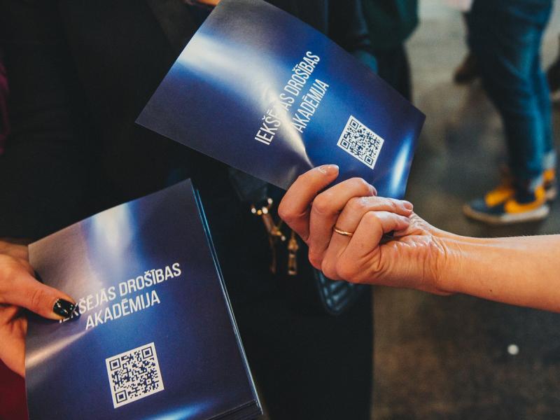 Saruna "Iekšējās drošības akadēmija un tās piedāvātās studiju iespējas"