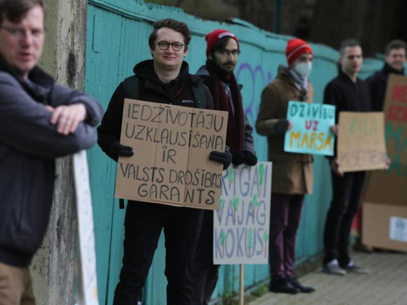 Sarunu telts "Kas aizstāvēs mūsu nākotni?"