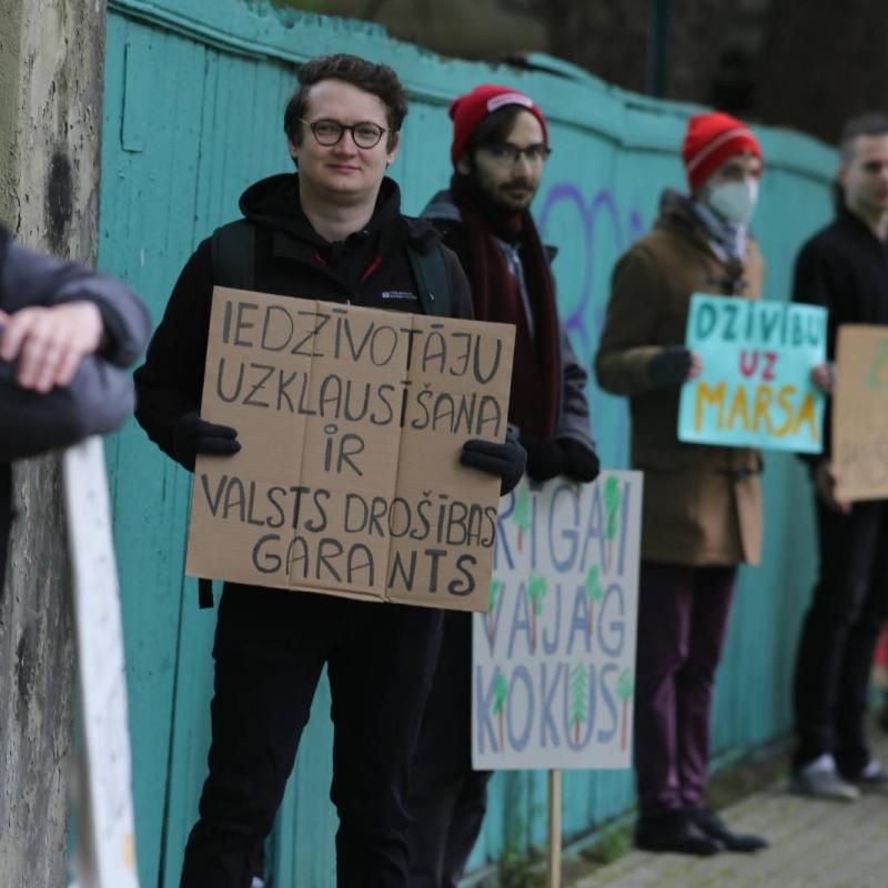 Sarunu telts "Kas aizstāvēs mūsu nākotni?"