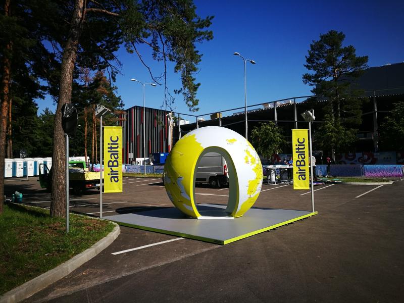 Fotoglobuss "Debesīs kopā ar airBaltic"