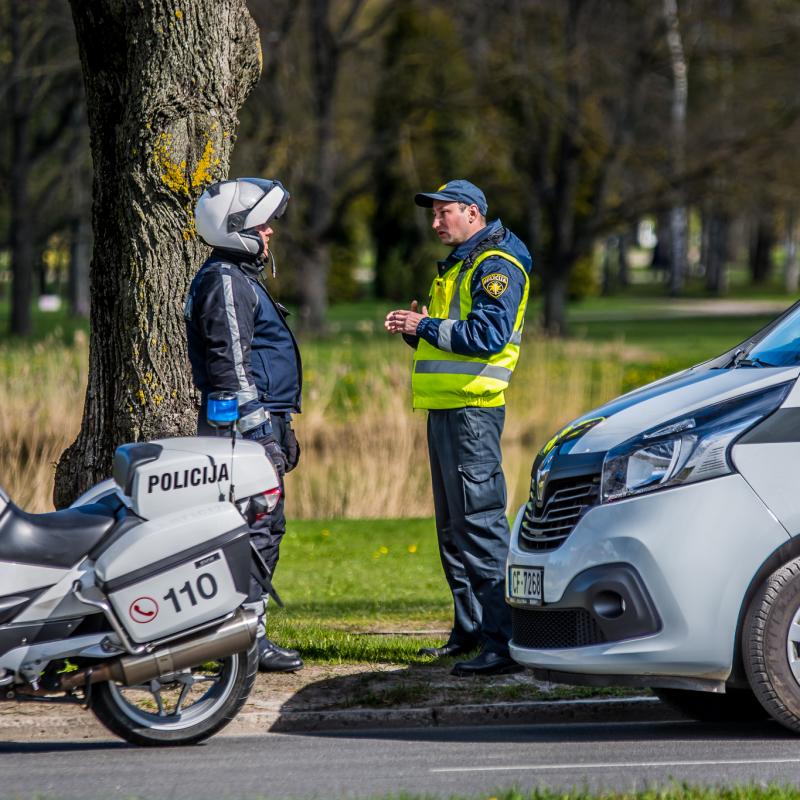 Saruna bez cenzūras "Aci pret aci ar policiju!"
