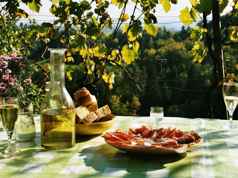 Saruna "Vide un vīns: kāds sakars?"