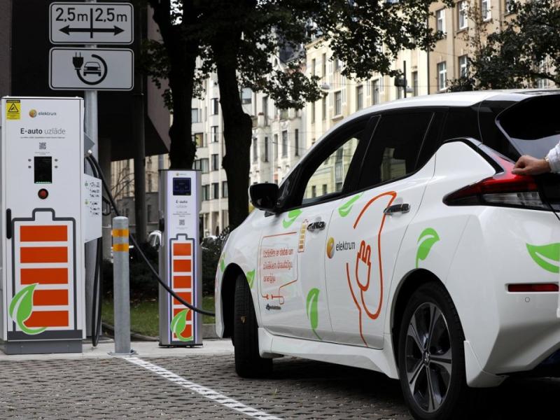 Diskusija "Kad katrā ģimenē Latvijā būs elektroauto?"