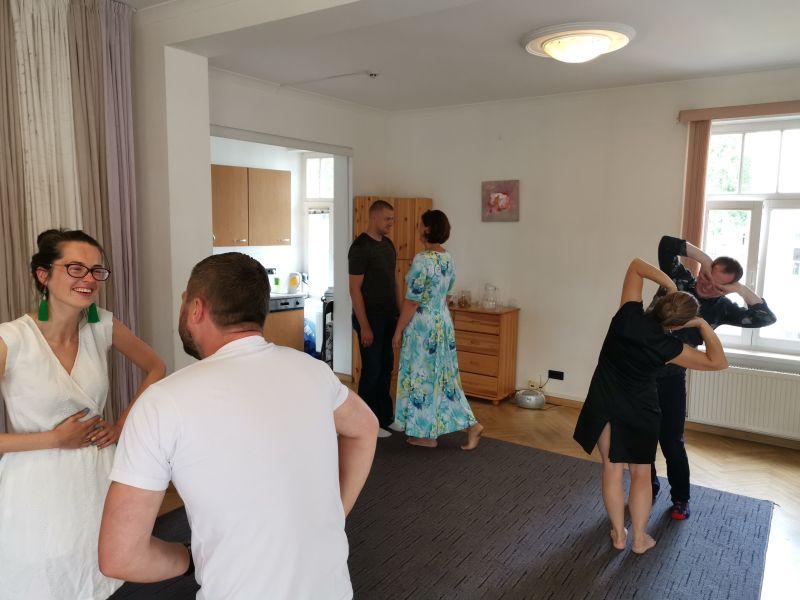 Improvizācijas nodarbība pāriem "No pirmā acu skatiena līdz kāzām"