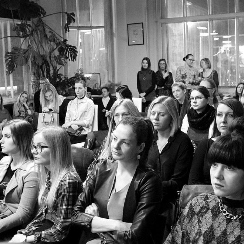 Saruna "Meitenes: programmētājas un start-up dibinātājas!"