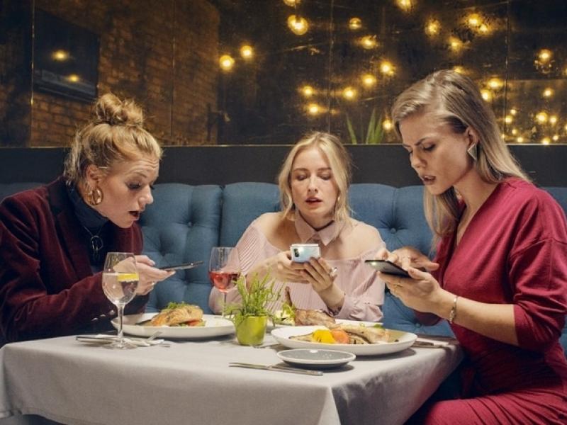 Diskusija "Viedierīču jēgpilna lietošana. Kā modernās tehnoloģijas maina sabiedrību."