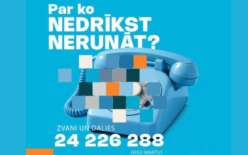 Senais telefons ar ripu, vadu un klausuli zilā krāsā uz zila fona