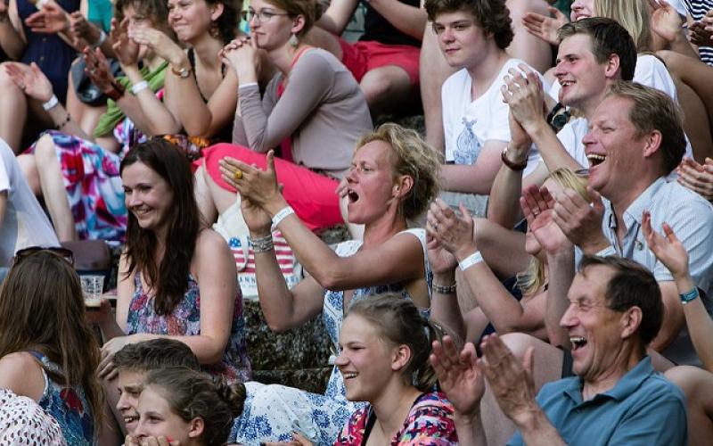 Brīvi, bez robežām, skaidri un gaiši. 