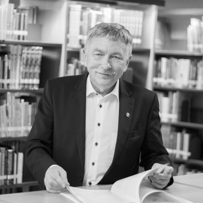 prof. Indriķis Muižnieks