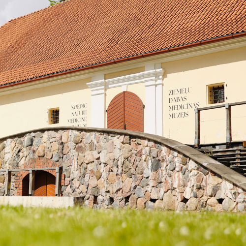 Ekspozīcija "Ziemeļu dabas medicīnas muzejs"