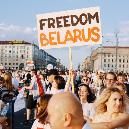 Saruna “Baltkrievija: aiz skatuves. Pieredzes stāsti.”