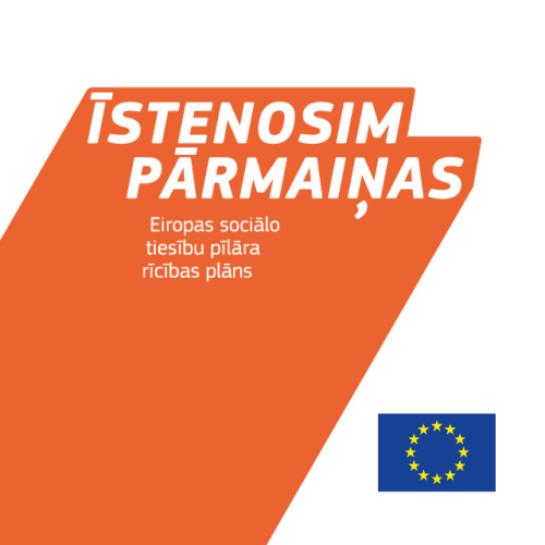 Attēls ar uzrakstu "ĪSTENOSIM PĀRMAIŅAS", kas ir attēlots lieliem, baltiem burtiem uz oranža, slīpi veidota fona. Zem galvenā saukļa redzams mazāks teksts: "Eiropas sociālo tiesību pīlāra rīcības plāns". Apakšējā labajā stūrī attēlota Eiropas Savienības karoga ikona – zils fons ar dzeltenu zvaigžņu apli. Dizains simbolizē apņemšanos ieviest sociālas pārmaiņas Eiropas līmenī.